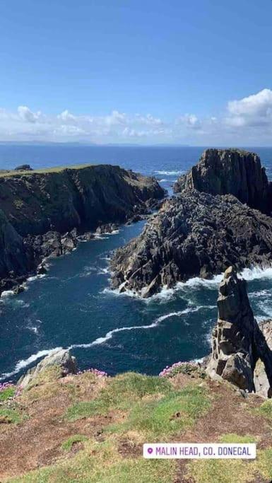 Cosy Portmor Log Cabin- Sea Views, Deck & Relaxation Malin Head Exterior foto