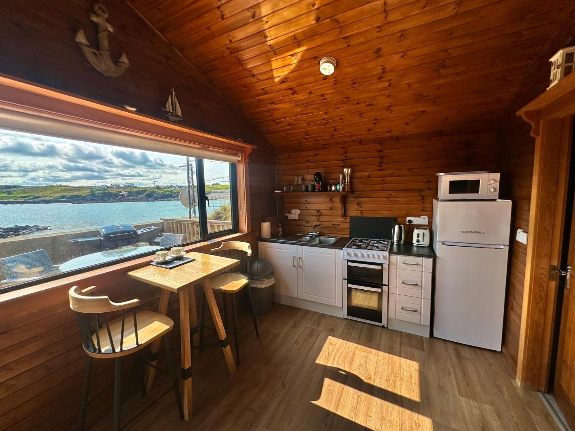 Cosy Portmor Log Cabin- Sea Views, Deck & Relaxation Malin Head Exterior foto