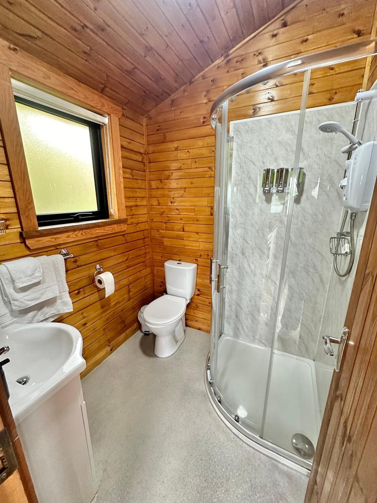Cosy Portmor Log Cabin- Sea Views, Deck & Relaxation Malin Head Exterior foto